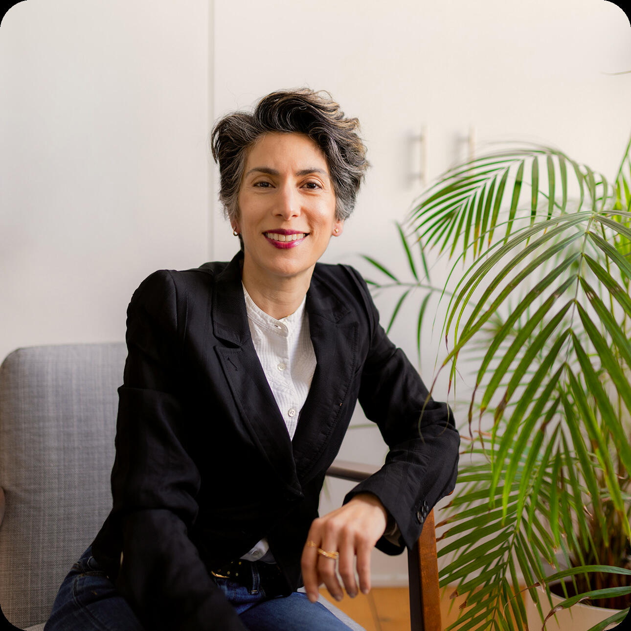 Rea Shahroudi, accredited psychosexual and relationship therapist in consultation room